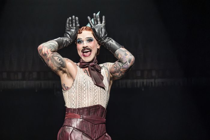 Photos: Matt Willis and Katie Hall in CABARET AT THE KIT KAT CLUB — photo 3 of 14