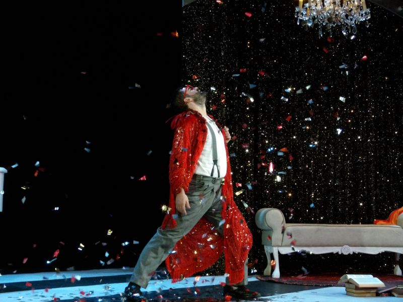 Crítica: ASESINATO PARA DOS at Teatro Milán Image