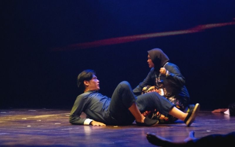 Review: Teater Mantuli’s LENTERA HARAPAN is a Meaningful Production With Room to Grow Image