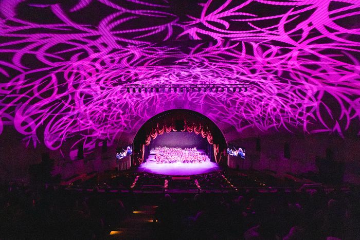 Photos/Video: New York Philharmonic at Radio City Music Hall — photo 3 of 6