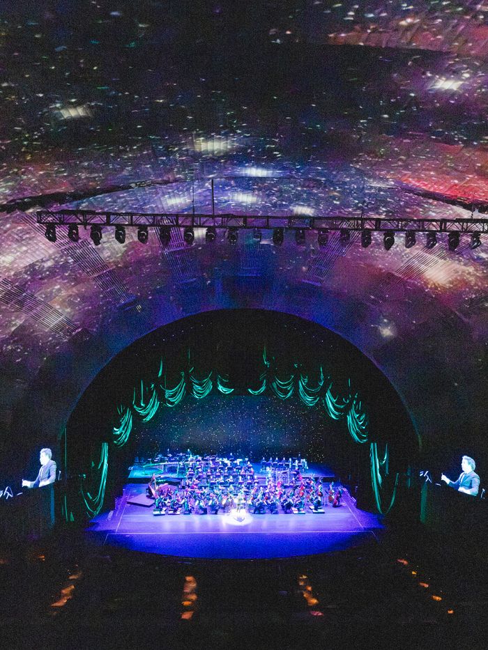 Photos/Video: New York Philharmonic at Radio City Music Hall — photo 1 of 6