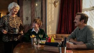 Annette Badland, Grant Feely and Jason Sudeikis Photo