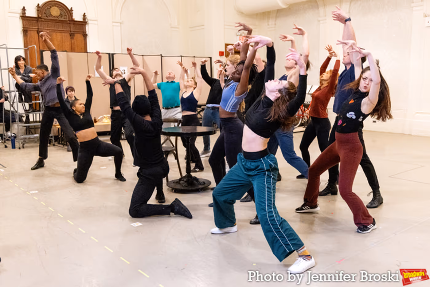Photos: Rachel Dratch, Phillipa Soo, Stephen Pasquale and More in Rehearsal for HIGH SPIRITS  Image