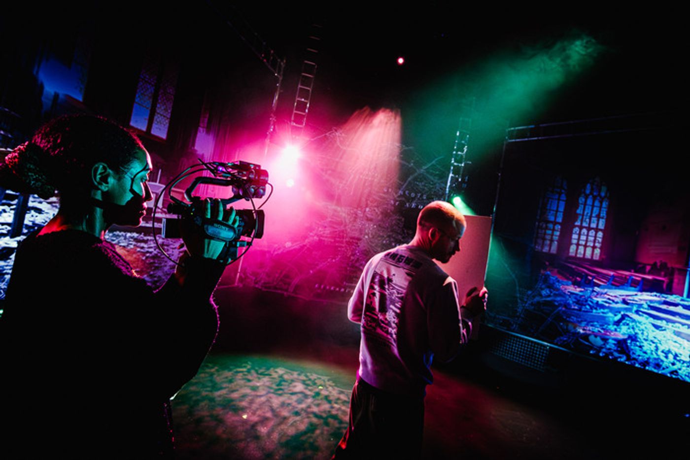 Photos: In Rehearsal for WAR OF THE WORLDS From imitating the dog Photos: In Rehearsal for WAR OF THE WORLDS From imitating the dog Image