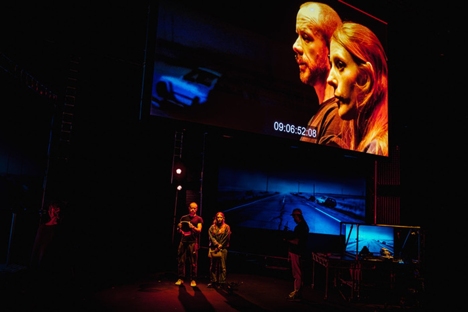 Photos: In Rehearsal for WAR OF THE WORLDS From imitating the dog — photo 1 of 8