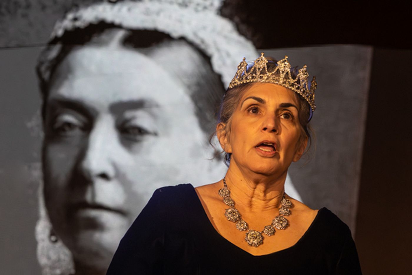 Photos: First look at Curtain Players’ GROSS INDECENCY: THE THREE TRIALS OF OSCAR WILDE  Image