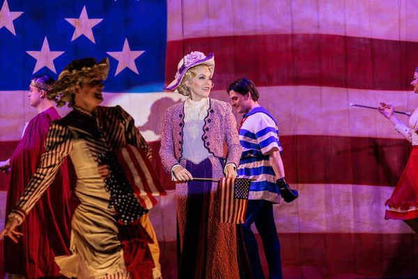 Elaine Hendrix and the Cast of Hello, Dolly! Photo