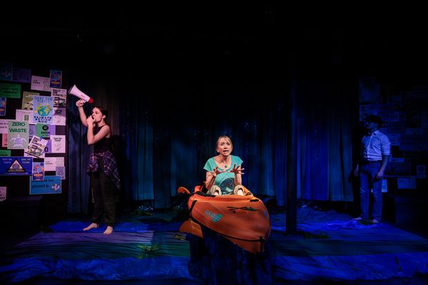 Photos: KAYAK By Jordan Hall Makes Waves At Theatre NOVA — photo 2 of 5