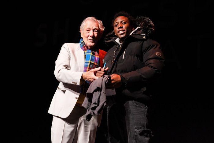 Photos: Sir Ian McKellen Gives Free Performance for 600 Students At Chicago Shakespeare Theater — photo 3 of 8