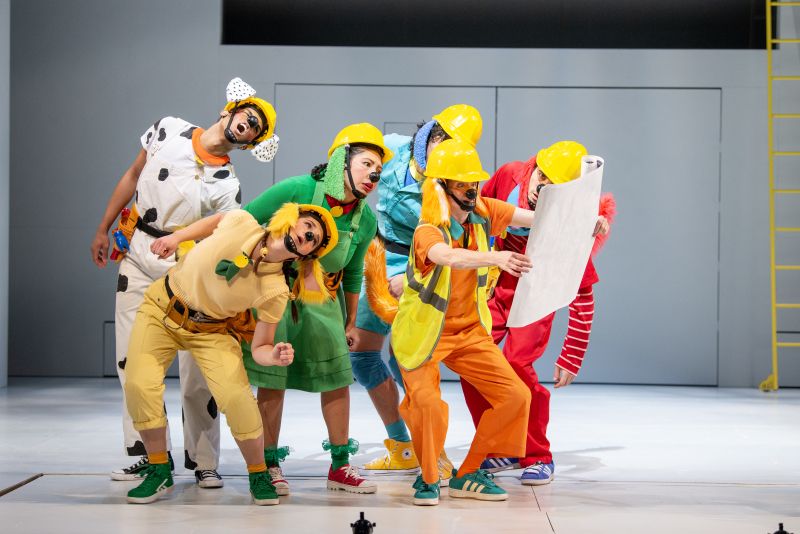 Review: GO, DOG. GO! • VE PERRO ¡VE! at Children's Theatre Company Image