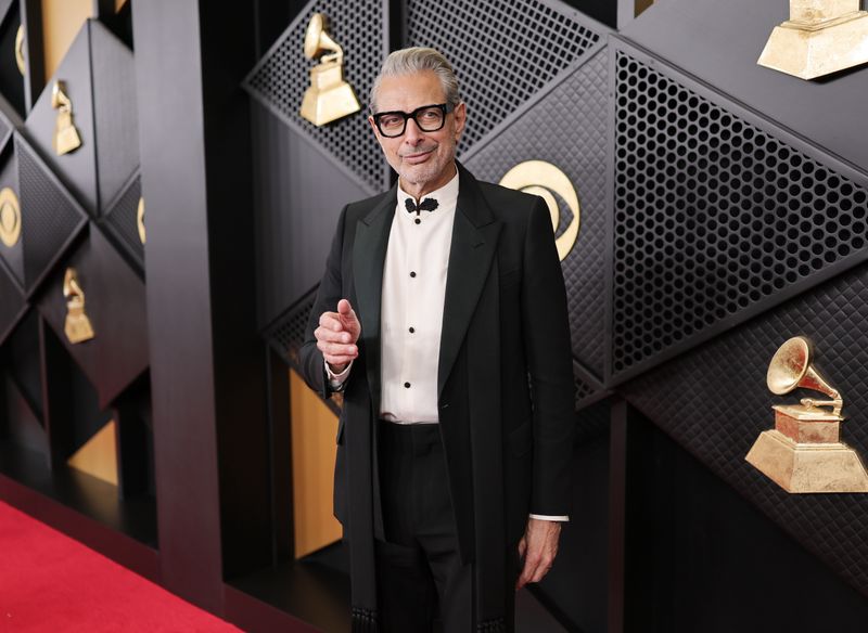 Photos: Inside the 2026 GRAMMYs with Sabrina Carpenter, Lady Gaga, & More — photo 12 of 65