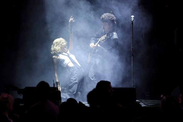 Bruno Mars and Rosé perform  Photo