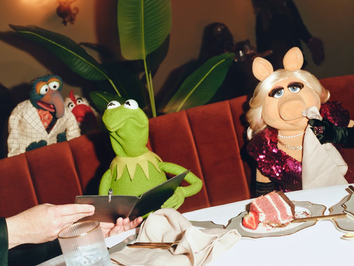 GONZO THE GREAT, CAMILLA THE CHICKEN, KERMIT THE FROG, MISS PIGGY at 