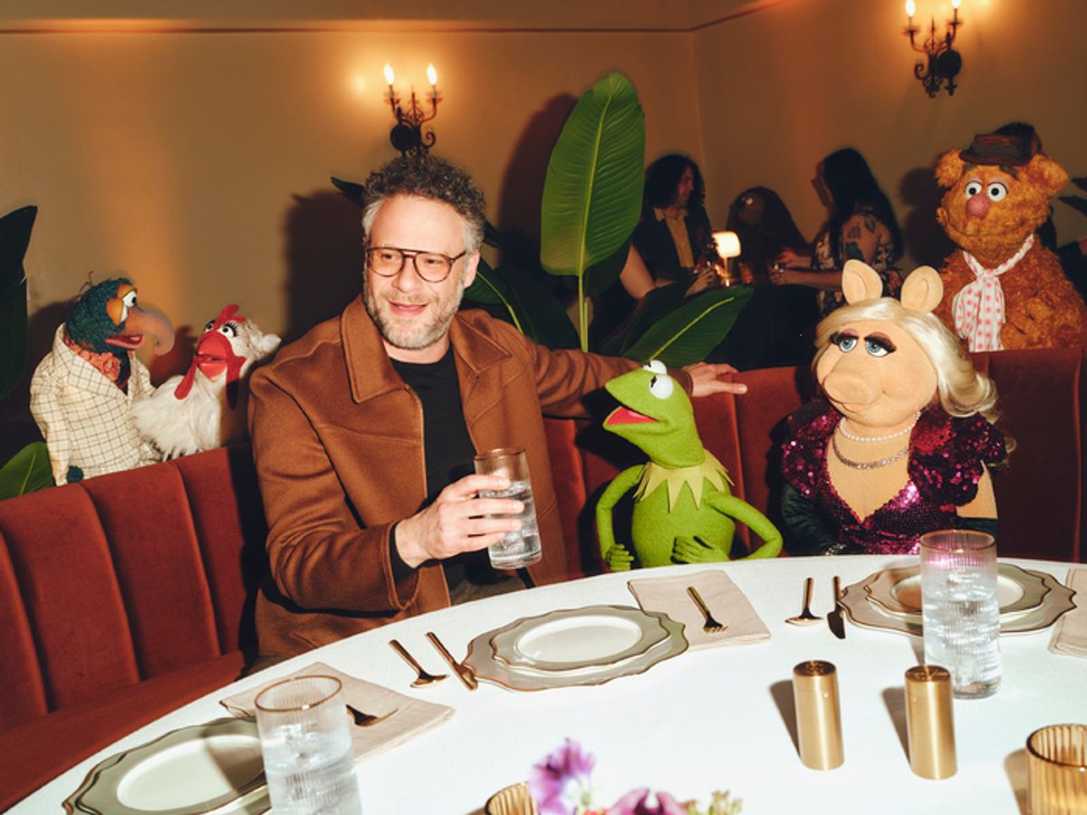 GONZO THE GREAT, CAMILLA THE CHICKEN, SETH ROGEN, KERMIT THE FROG, MISS PIGGY, FOZZIE BEAR at 