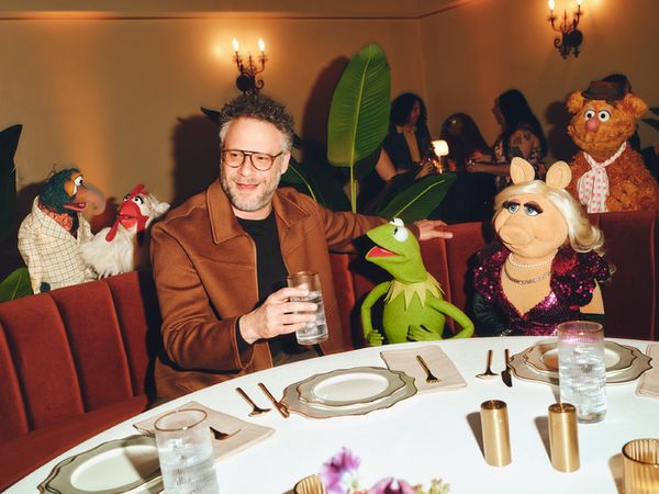 GONZO THE GREAT, CAMILLA THE CHICKEN, SETH ROGEN, KERMIT THE FROG, MISS PIGGY, FOZZIE Photo