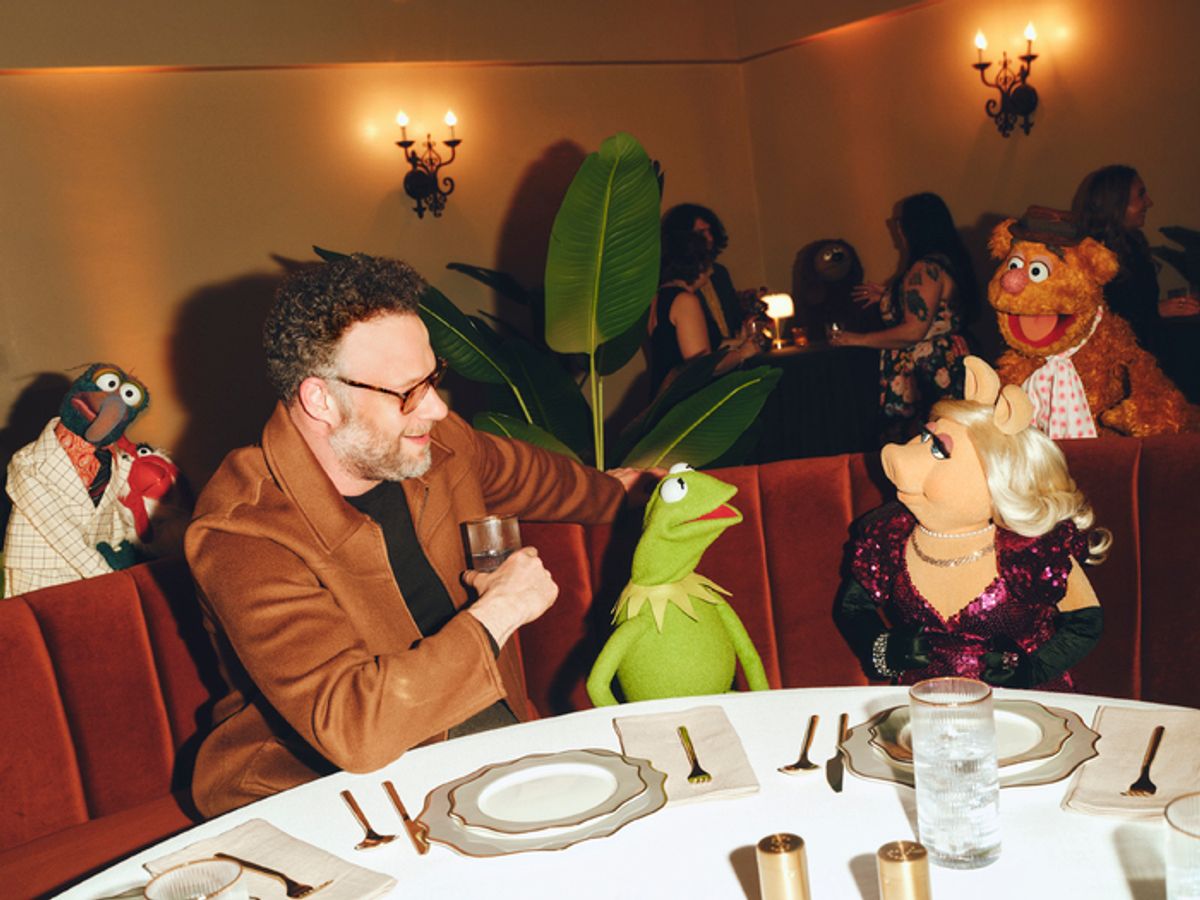 GONZO THE GREAT, CAMILLA THE CHICKEN, SETH ROGEN, KERMIT THE FROG, MISS PIGGY, FOZZIE BEAR at 