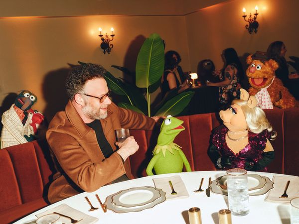GONZO THE GREAT, CAMILLA THE CHICKEN, SETH ROGEN, KERMIT THE FROG, MISS PIGGY, FOZZIE Photo
