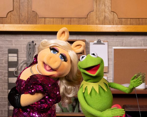 MISS PIGGY, KERMIT THE FROG Photo