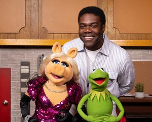 MISS PIGGY, SAM RICHARDSON, KERMIT THE FROG @ BroadwayWorld MISS PIGGY, SAM RICHARDSON, KERMIT THE FROG Photo