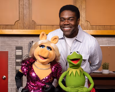 MISS PIGGY, SAM RICHARDSON, KERMIT THE FROG Photo