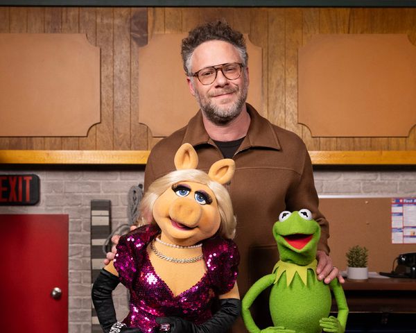 MISS PIGGY, SETH ROGEN (EXECUTIVE PRODUCER/GUEST STAR), KERMIT THE FROG Photo
