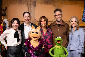 SHANNON RYAN (PRESIDENT, DTC & DET MARKETING), ERIC SCHRIER (PRESIDENT, DISNEY TELEVISION STUDIOS & GLOBAL ORIGINAL TELEVISION STRATEGY), MISS PIGGY, AYO DAVIS (PRESIDENT, DBT), SETH ROGEN (EXECUTIVE PRODUCER/GUEST STAR), KERMIT THE FROG, KAREY BURKE (PRESIDENT, DTS) @ BroadwayWorld SHANNON RYAN (PRESIDENT, DTC & DET MARKETING), ERIC SCHRIER (PRESIDENT, DISNEY TELEVI Photo