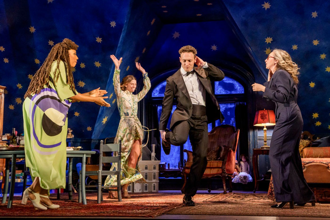 Photos: Wesley Taylor, Molly Griggs and More in HOLIDAY at Goodman Theatre  Image
