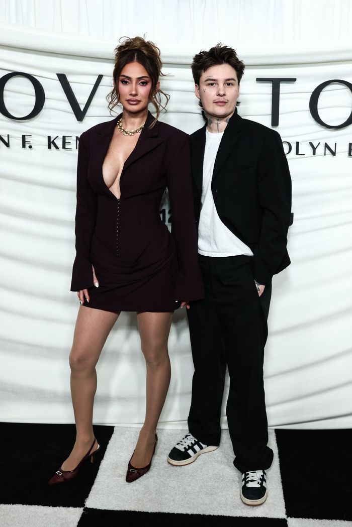 Photos: Sarah Pidgeon, Erich Bergen, & More at New York Premiere of FX's LOVE STORY — photo 26 of 49