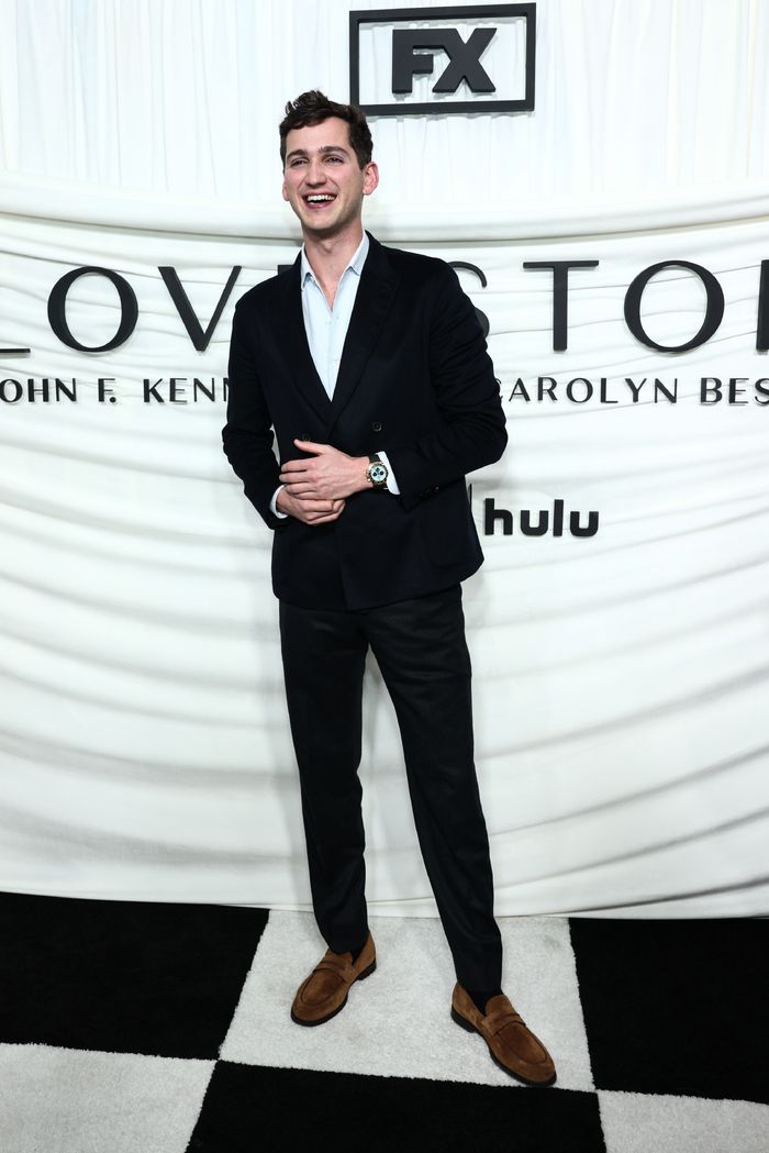 Photos: Sarah Pidgeon, Erich Bergen, & More at New York Premiere of FX's LOVE STORY — photo 29 of 49
