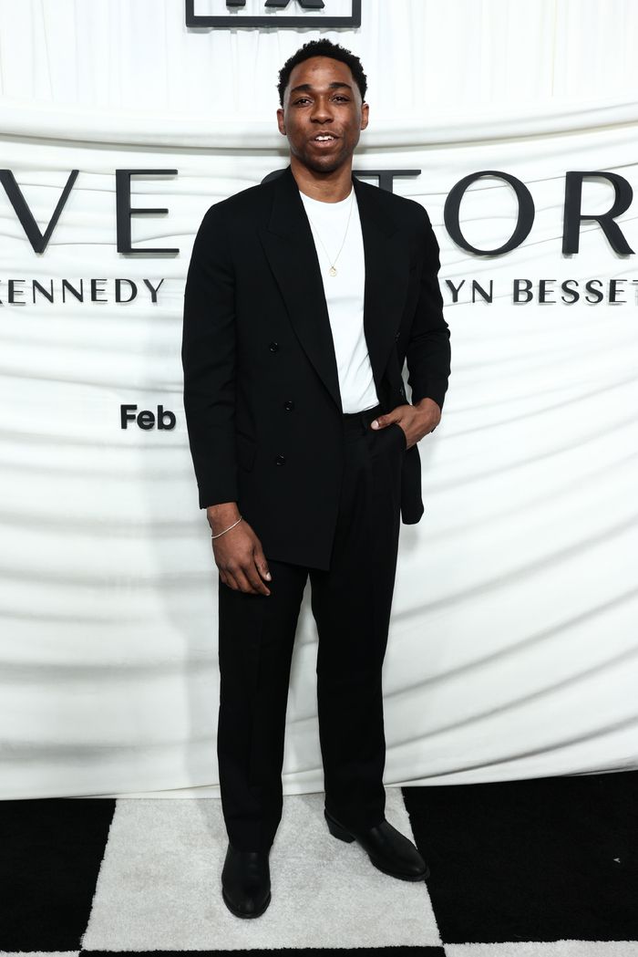 Photos: Sarah Pidgeon, Erich Bergen, & More at New York Premiere of FX's LOVE STORY — photo 36 of 49