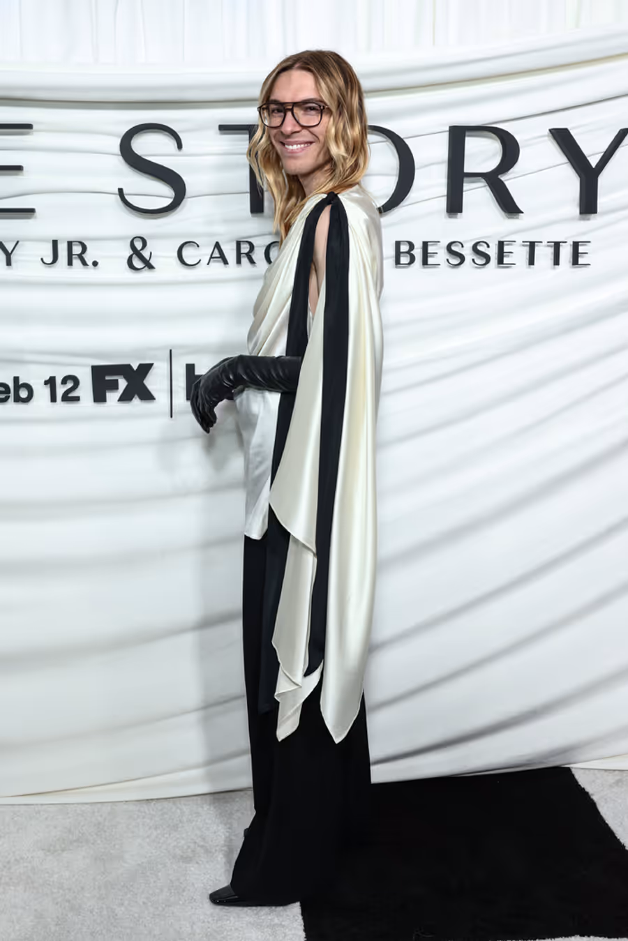 Photos: Sarah Pidgeon, Erich Bergen, & More at New York Premiere of FX's LOVE STORY  Image