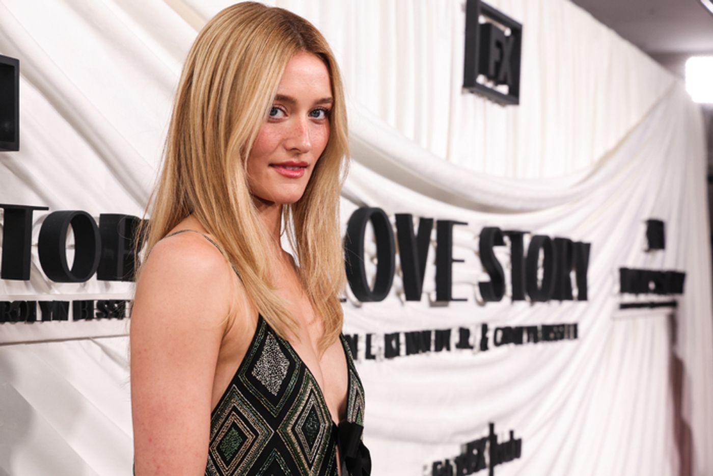 Photos: Sarah Pidgeon, Erich Bergen, & More at New York Premiere of FX's LOVE STORY  Image