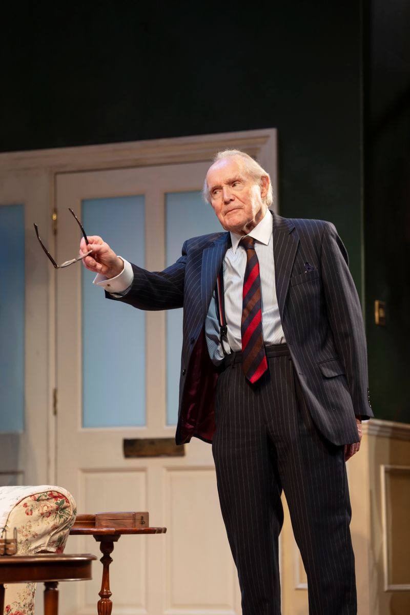 Photos: Griff Rhys Jones and Clive Francis in I'M SORRY, PRIME MINISTER — photo 4 of 14