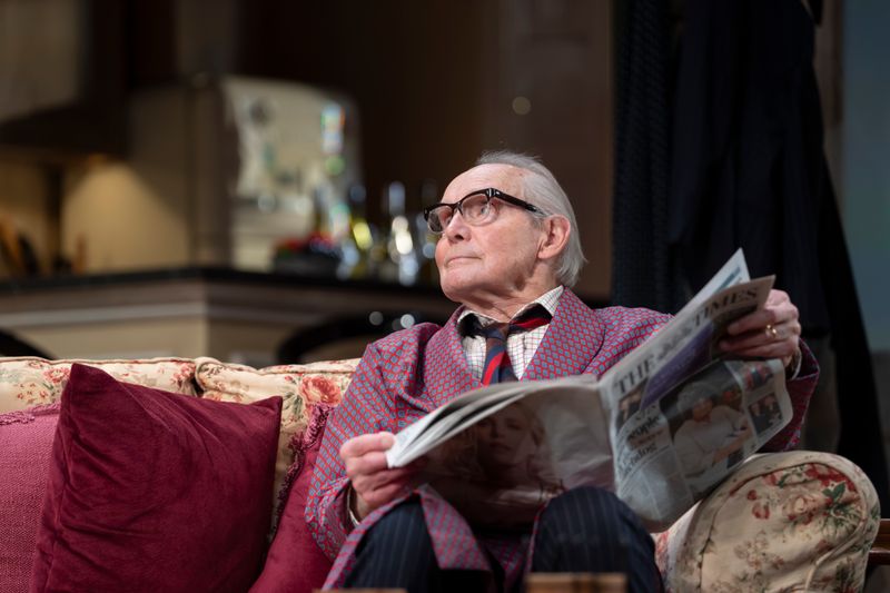 Photos: Griff Rhys Jones and Clive Francis in I'M SORRY, PRIME MINISTER — photo 12 of 14