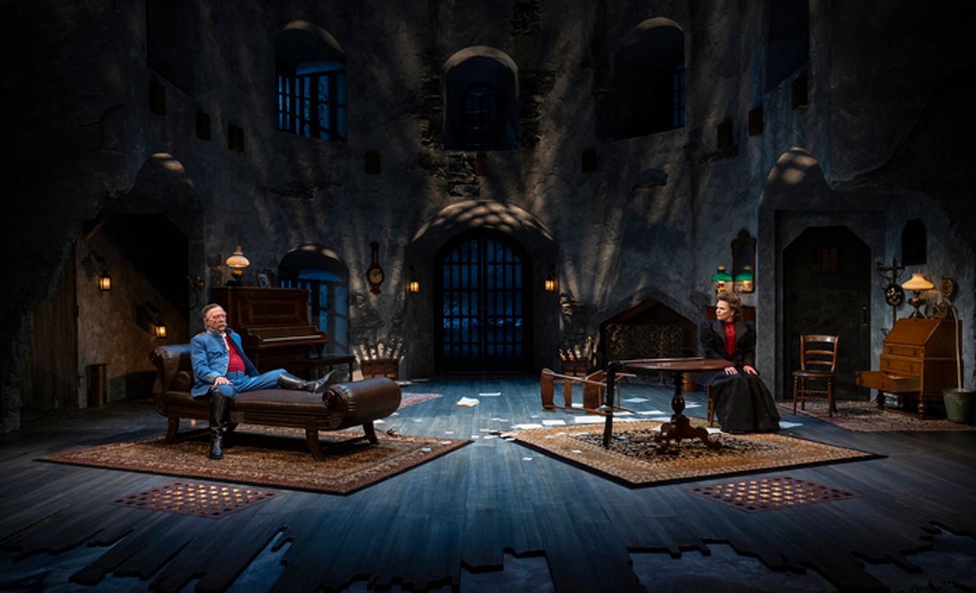 Photos: First Look at Steppenwolf Theatre's THE DANCE OF DEATH  Image