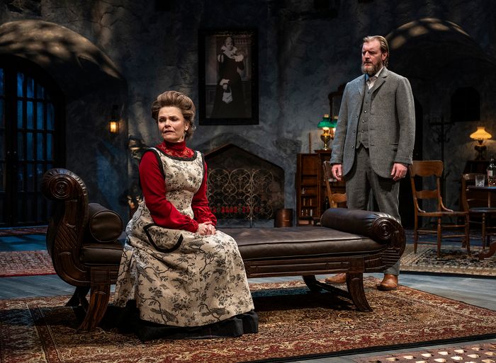 Photos: First Look at Steppenwolf Theatre's THE DANCE OF DEATH — photo 9 of 20