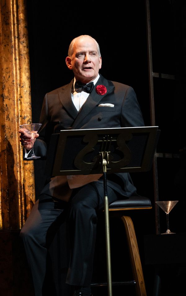 Campbell Scott

 Photo