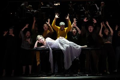 Katrina Lenk and cast

 Photo