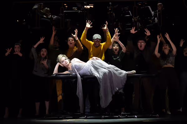 Katrina Lenk and cast

 Photo