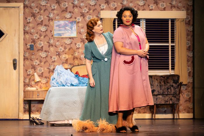 Photos: COSÌ FAN TUTTE Returns to the London Coliseum With New Cast — photo 12 of 16