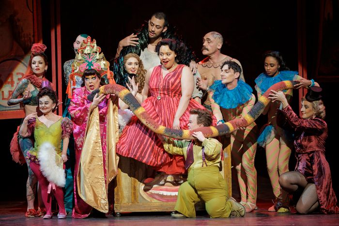 Photos: COSÌ FAN TUTTE Returns to the London Coliseum With New Cast — photo 8 of 16