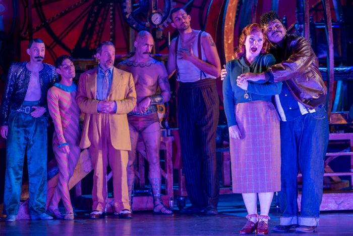 Photos: COSÌ FAN TUTTE Returns to the London Coliseum With New Cast — photo 4 of 16