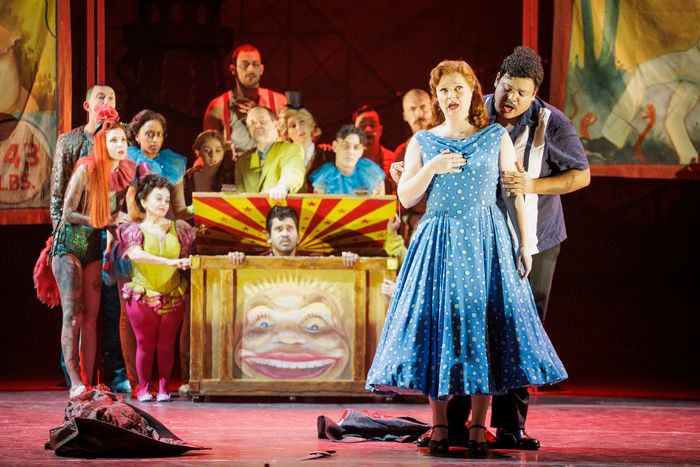 Photos: COSÌ FAN TUTTE Returns to the London Coliseum With New Cast — photo 3 of 16