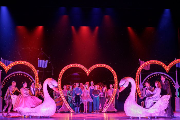 Photos: COSÌ FAN TUTTE Returns to the London Coliseum With New Cast — photo 1 of 16