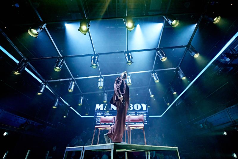 Photos: First Look at Ben Daniels, Laurie Kynaston & More in MAN AND BOY at the National Theatre — photo 8 of 24