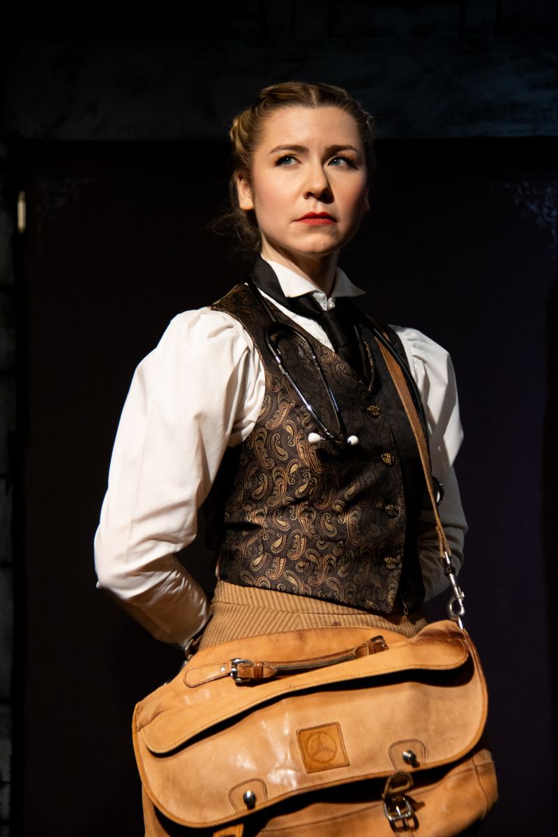 Review: DRACULA: A COMEDY OF TERRORS at Lazy Susan Theatre Co. Image