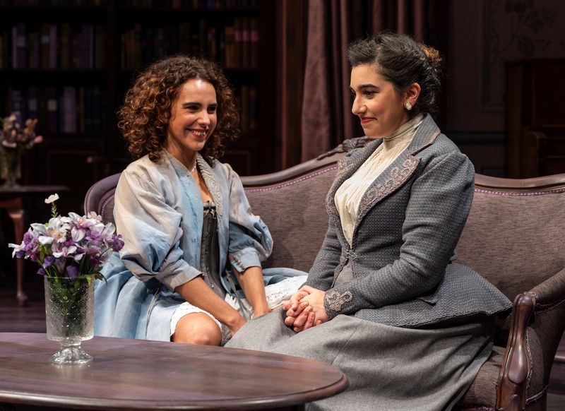 Photos: HEDDA GABLER at Remy Bumppo Theatre Company — photo 12 of 13