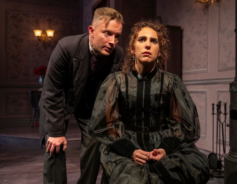 Photos: HEDDA GABLER at Remy Bumppo Theatre Company — photo 9 of 13