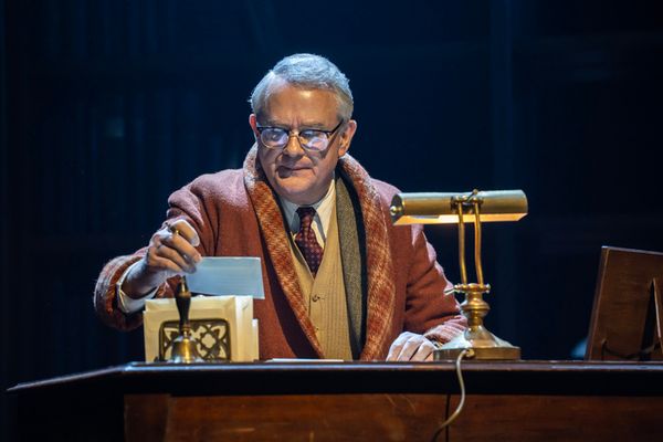 Hugh Bonneville Photo