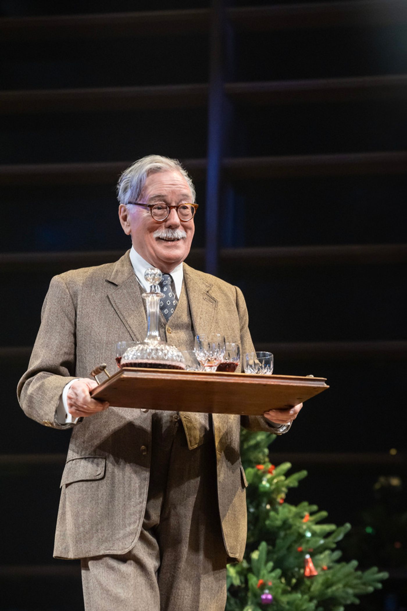 Photos: SHADOWLANDS At Aldwych Theatre  Image